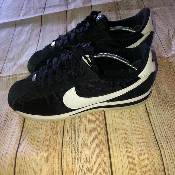 nike cortez 72 black white